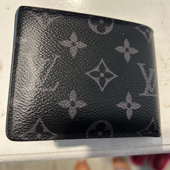Louis Vuitton LV logo men’s bifold wallet - Picture 2 of 9